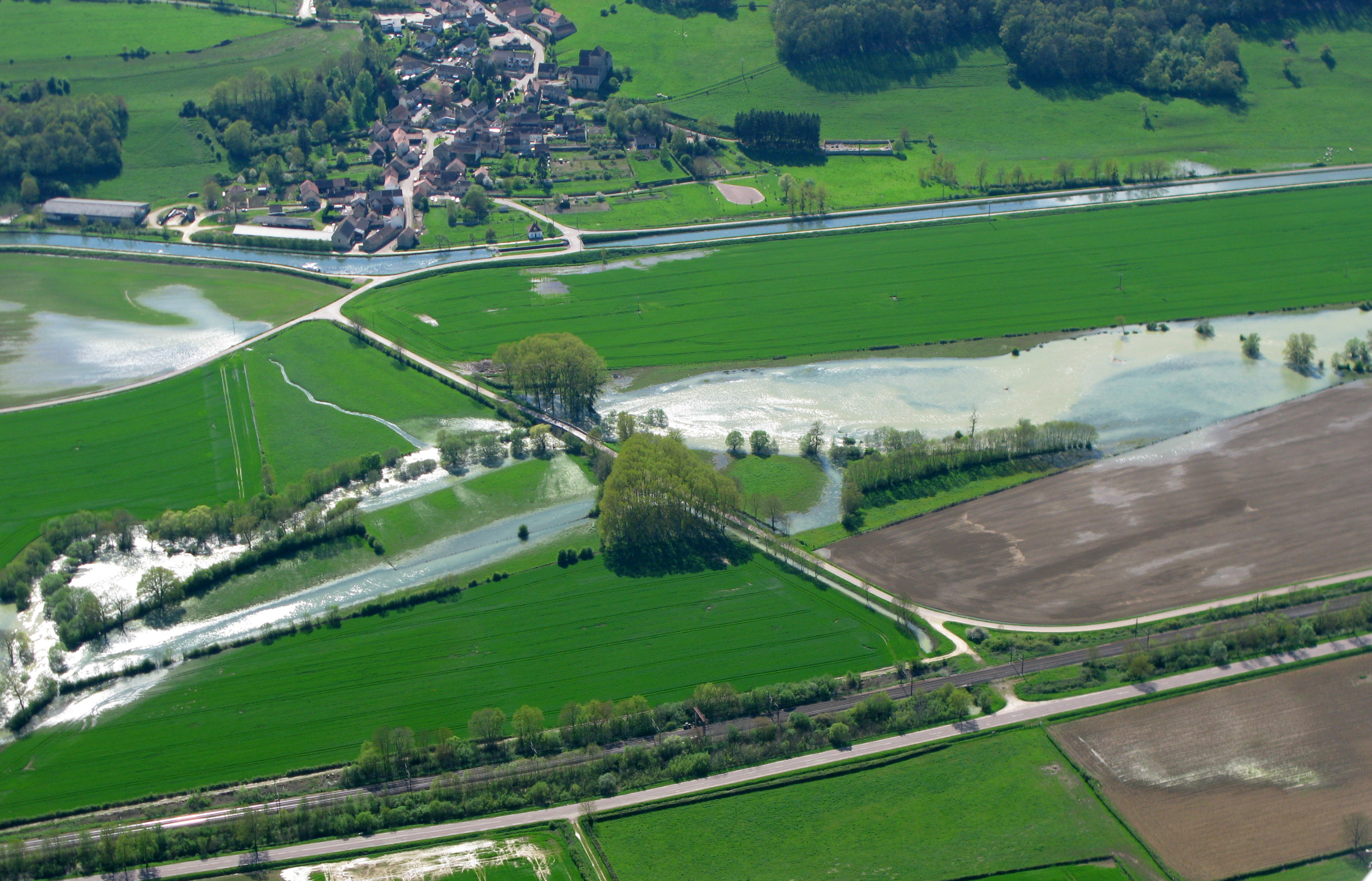 Crue de la Brenne, en mai 2013, à Courcelles-lès-Montbard en Côte d'Or